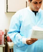 lekarz z dokumentacją2.jpg